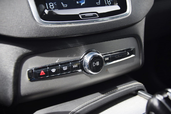 Volvo XC90 2.0 T5 AWD R-Design Scandinavian Line/Extra getinte ruiten