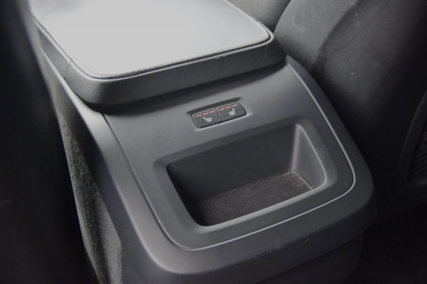 Volvo XC90 2.0 T5 AWD R-Design Scandinavian Line/Extra getinte ruiten