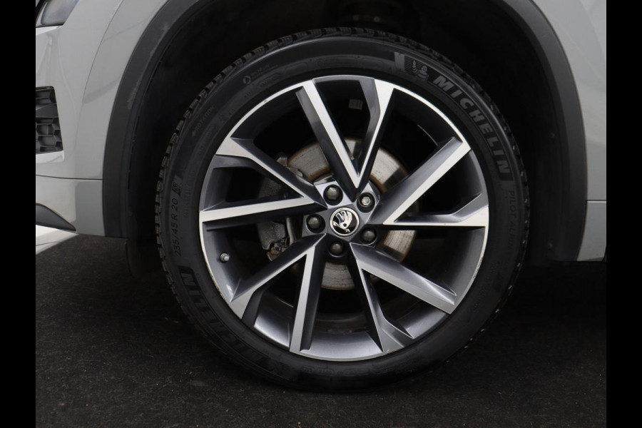 Škoda Kodiaq 1.5 TSI Sportline | Panoramadak | Stoelverwarming | Leder/Alcantara | Camera | Carplay | Sfeerverlichting | Virtual Cockpit | Canton Sound | Navigatie | Keyless | 20'' | Memory | Full LED