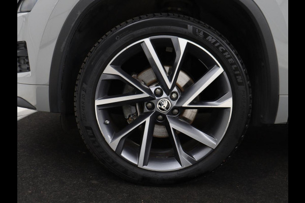 Škoda Kodiaq 1.5 TSI Sportline | Panoramadak | Stoelverwarming | Leder/Alcantara | Camera | Carplay | Sfeerverlichting | Virtual Cockpit | Canton Sound | Navigatie | Keyless | 20'' | Memory | Full LED