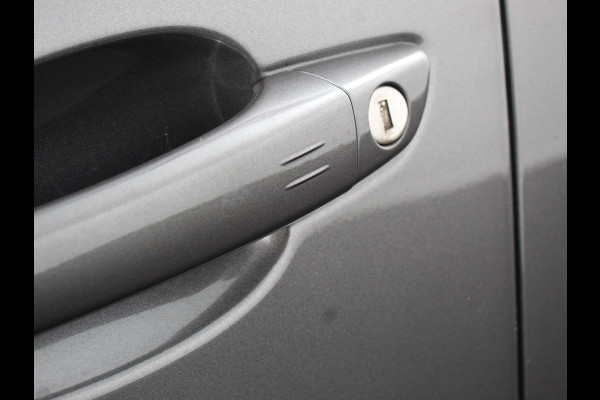 Peugeot 3008 1.6 HYbrid 225 Allure Pack Navigatie Apple Carplay/Android Auto Camera Parkeersensoren Adaptive Cruise Control Dodehoek assistent Stoelverwarming Climate Control Virtual Cockpit  Lichtmetalen velgen