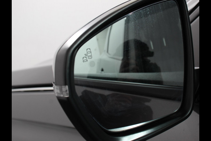 Peugeot 3008 1.6 HYbrid 225 Allure Pack Navigatie Apple Carplay/Android Auto Camera Parkeersensoren Adaptive Cruise Control Dodehoek assistent Stoelverwarming Climate Control Virtual Cockpit  Lichtmetalen velgen