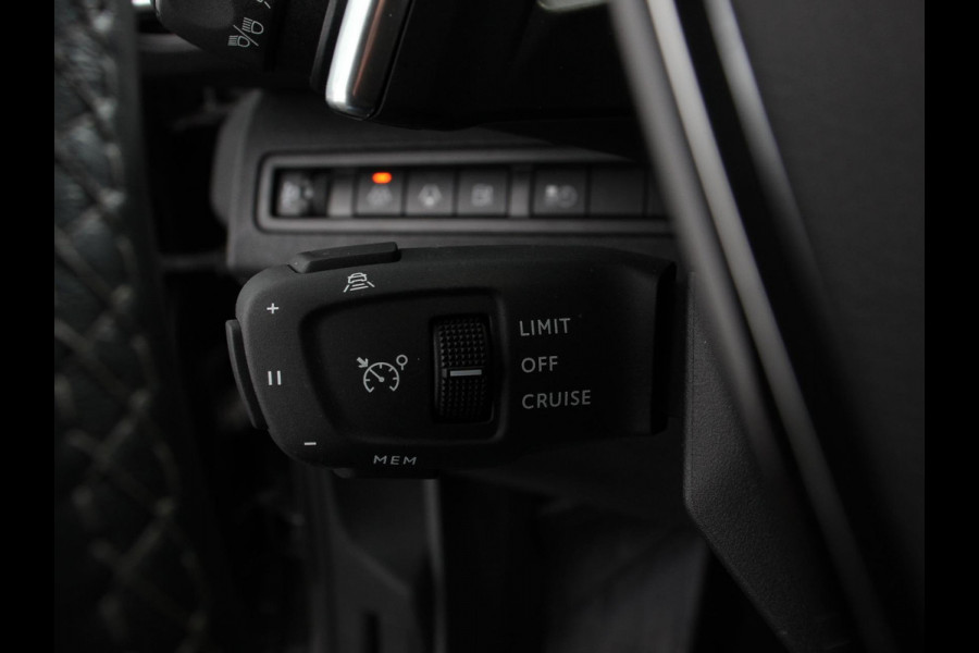 Peugeot 3008 1.6 HYbrid 225 Allure Pack Navigatie Apple Carplay/Android Auto Camera Parkeersensoren Adaptive Cruise Control Dodehoek assistent Stoelverwarming Climate Control Virtual Cockpit  Lichtmetalen velgen