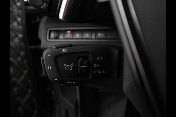 Peugeot 3008 1.6 HYbrid 225 Allure Pack Navigatie Apple Carplay/Android Auto Camera Parkeersensoren Adaptive Cruise Control Dodehoek assistent Stoelverwarming Climate Control Virtual Cockpit  Lichtmetalen velgen