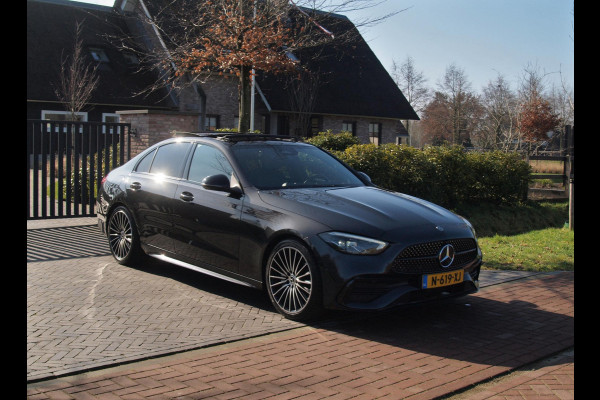 Mercedes-Benz C-Klasse 180 AMG Line | AMG-Pakket | Panoramadak | Camera | Sfeerverlichting | Burmester | NL-Auto |
