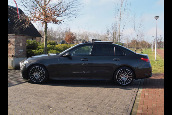 Mercedes-Benz C-Klasse 180 AMG Line | AMG-Pakket | Panoramadak | Camera | Sfeerverlichting | Burmester | NL-Auto |
