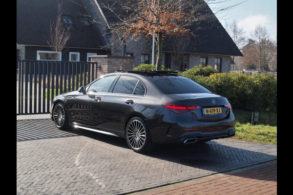 Mercedes-Benz C-Klasse 180 AMG Line | AMG-Pakket | Panoramadak | Camera | Sfeerverlichting | Burmester | NL-Auto |