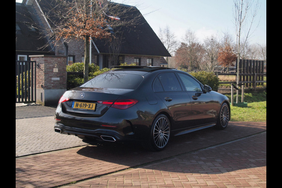 Mercedes-Benz C-Klasse 180 AMG Line | AMG-Pakket | Panoramadak | Camera | Sfeerverlichting | Burmester | NL-Auto |