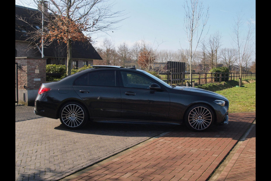 Mercedes-Benz C-Klasse 180 AMG Line | AMG-Pakket | Panoramadak | Camera | Sfeerverlichting | Burmester | NL-Auto |