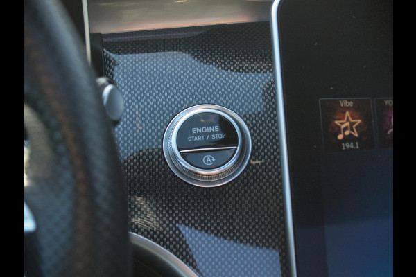 Mercedes-Benz C-Klasse 180 AMG Line | AMG-Pakket | Panoramadak | Camera | Sfeerverlichting | Burmester | NL-Auto |