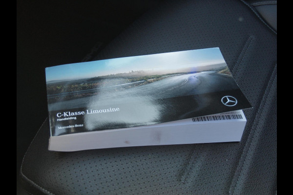 Mercedes-Benz C-Klasse 180 AMG Line | AMG-Pakket | Panoramadak | Camera | Sfeerverlichting | Burmester | NL-Auto |