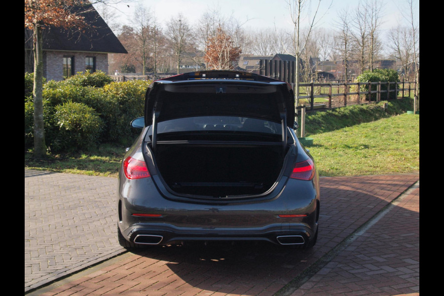 Mercedes-Benz C-Klasse 180 AMG Line | AMG-Pakket | Panoramadak | Camera | Sfeerverlichting | Burmester | NL-Auto |