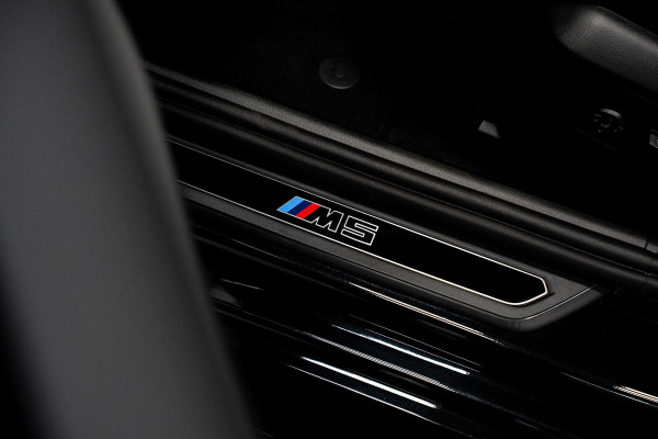 BMW 5 Serie Touring M5 *Bowers & Wilkins / Carbon-interieur / Stoelventilatie / Panorama / Memory / Keyless / Surround-View*