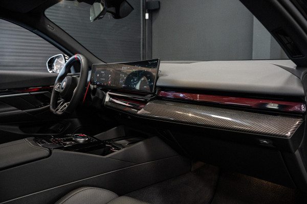 BMW 5 Serie Touring M5 *Bowers & Wilkins / Carbon-interieur / Stoelventilatie / Panorama / Memory / Keyless / Surround-View*