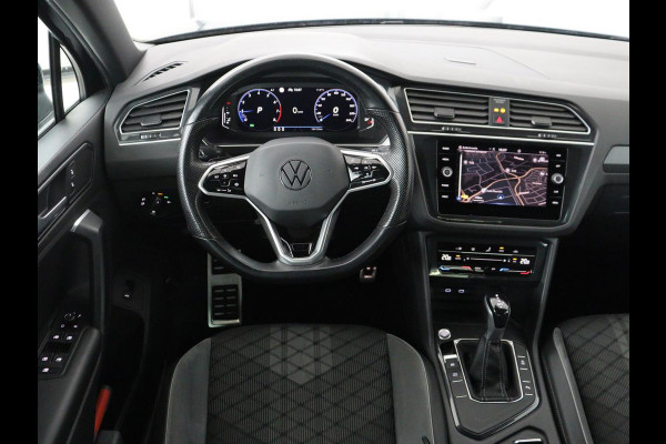 Volkswagen Tiguan 1.5 TSI R-Line | Stoelverwarming | Adaptive cruise | Matrix LED | Keyless | 19'' | Parkeerhulp | Virtual Cockpit | Carplay | Navigatie | Climate control