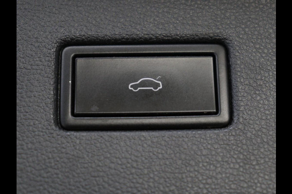 Volkswagen Tiguan 1.5 TSI R-Line | Stoelverwarming | Adaptive cruise | Matrix LED | Keyless | 19'' | Parkeerhulp | Virtual Cockpit | Carplay | Navigatie | Climate control