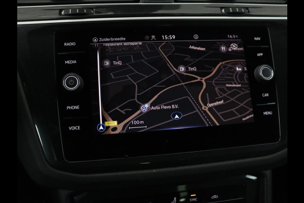 Volkswagen Tiguan 1.5 TSI R-Line | Stoelverwarming | Adaptive cruise | Matrix LED | Keyless | 19'' | Parkeerhulp | Virtual Cockpit | Carplay | Navigatie | Climate control