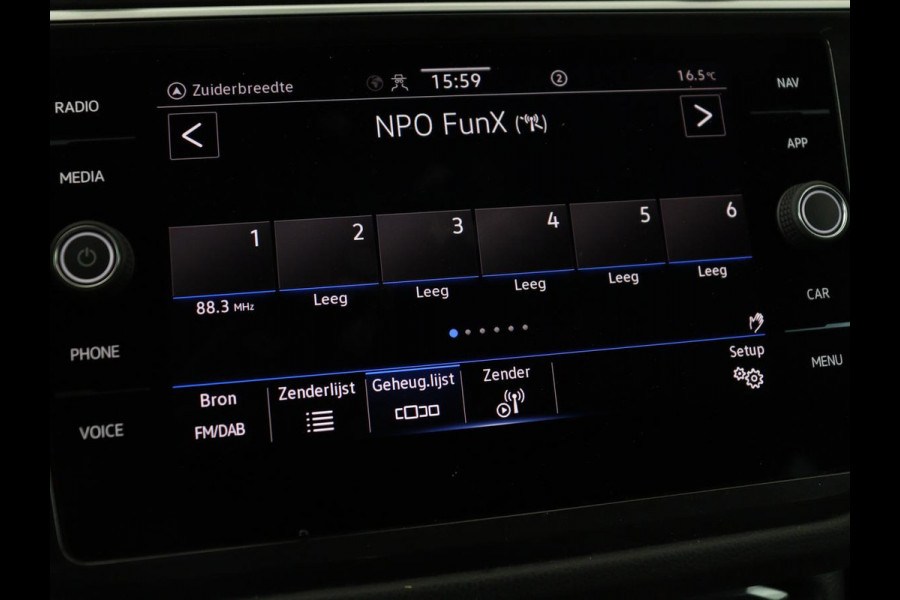 Volkswagen Tiguan 1.5 TSI R-Line | Stoelverwarming | Adaptive cruise | Matrix LED | Keyless | 19'' | Parkeerhulp | Virtual Cockpit | Carplay | Navigatie | Climate control