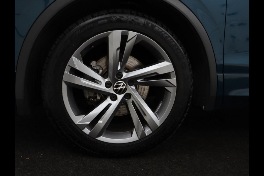 Volkswagen Tiguan 1.5 TSI R-Line | Stoelverwarming | Adaptive cruise | Matrix LED | Keyless | 19'' | Parkeerhulp | Virtual Cockpit | Carplay | Navigatie | Climate control