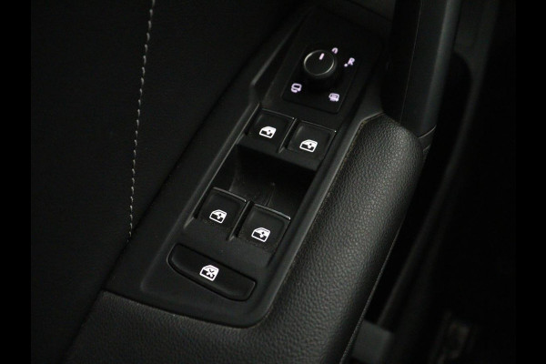 Volkswagen Tiguan 1.5 TSI R-Line | Stoelverwarming | Adaptive cruise | Matrix LED | Keyless | 19'' | Parkeerhulp | Virtual Cockpit | Carplay | Navigatie | Climate control