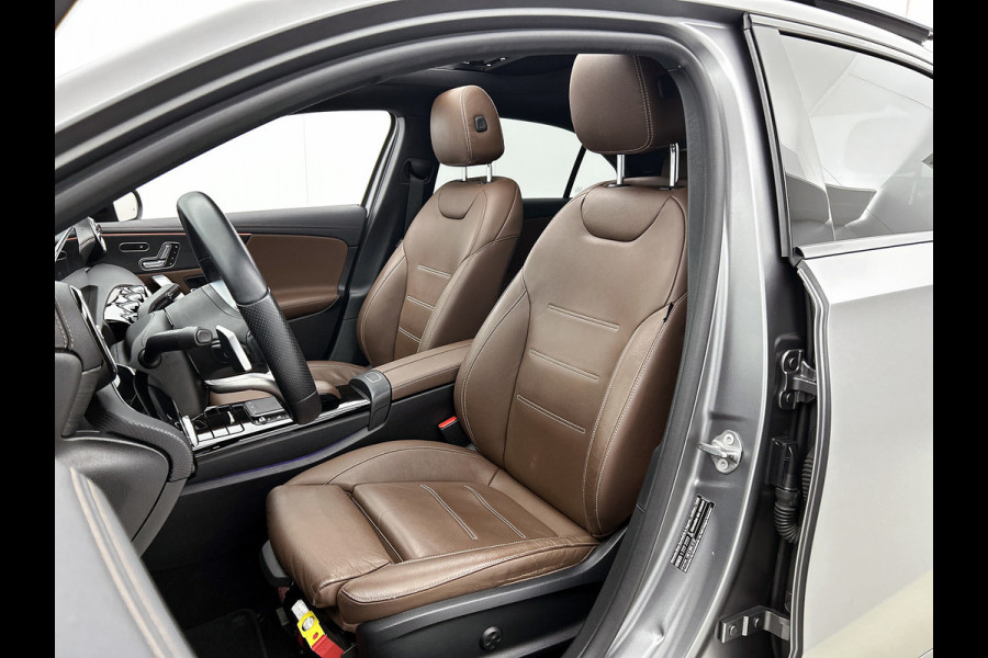 Mercedes-Benz A-Klasse 250 e Business Solution AMG Limited (Deal OnderH, Panorama, Memory Stoelen, SfeerV, Carplay, Navi, Etc)