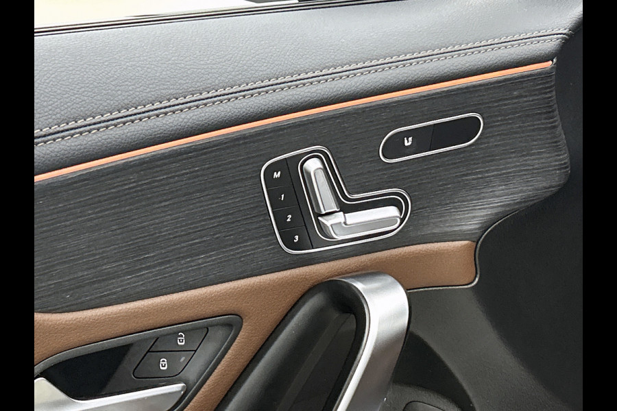 Mercedes-Benz A-Klasse 250 e Business Solution AMG Limited (Deal OnderH, Panorama, Memory Stoelen, SfeerV, Carplay, Navi, Etc)