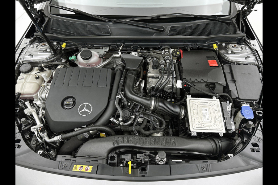 Mercedes-Benz A-Klasse 250 e Business Solution AMG Limited (Deal OnderH, Panorama, Memory Stoelen, SfeerV, Carplay, Navi, Etc)