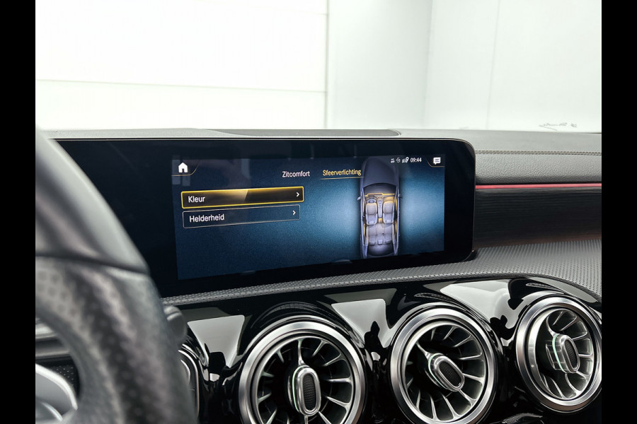 Mercedes-Benz A-Klasse 250 e Business Solution AMG Limited (Deal OnderH, Panorama, Memory Stoelen, SfeerV, Carplay, Navi, Etc)