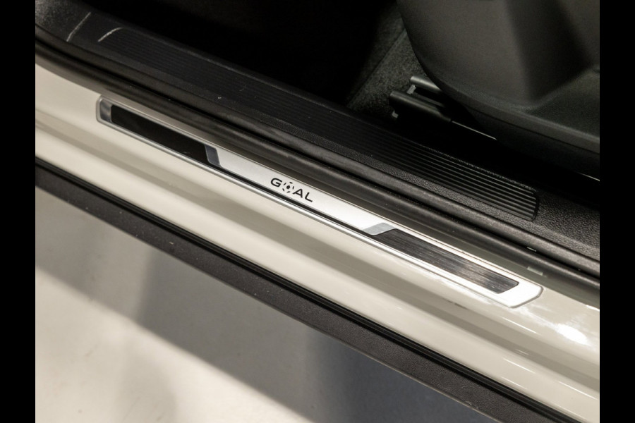 Volkswagen T-Roc 1.5 TSI Goal Edition / 150pk / Stoelverwarming / Dodehoek assistent / Parkeer assistent /