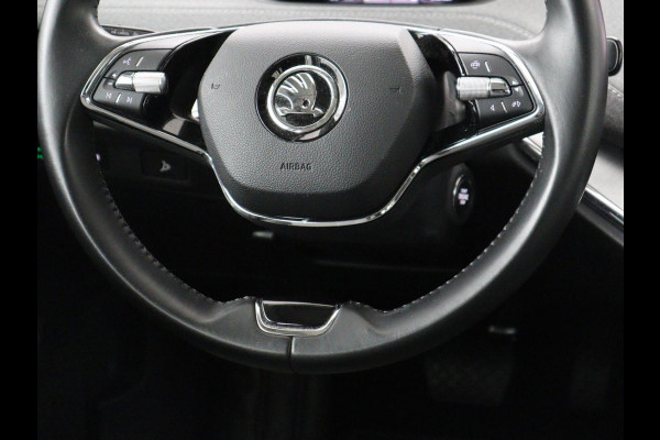 Škoda ENYAQ iV 60 | Trekhaak | Carplay | Camera | Half leder | Navigatie | Parkeerhulp | Sfeerverlichting | Cruise control | Full LED | 19'' | Climate control
