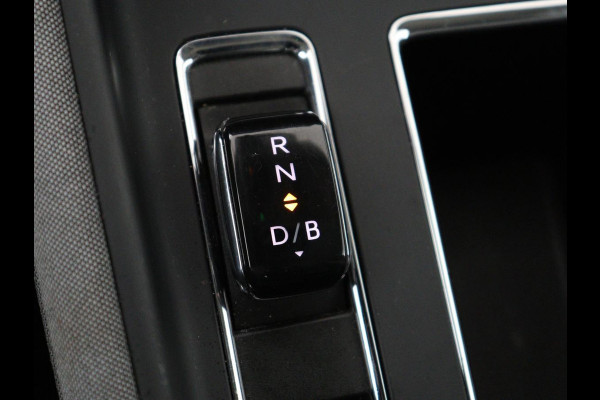 Škoda ENYAQ iV 60 | Trekhaak | Carplay | Camera | Half leder | Navigatie | Parkeerhulp | Sfeerverlichting | Cruise control | Full LED | 19'' | Climate control