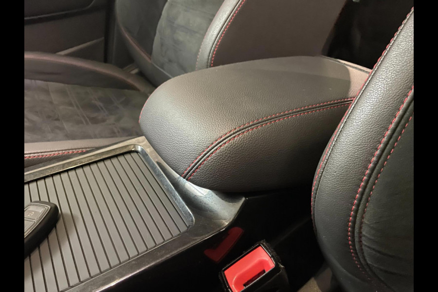 Ford Kuga 1.5 EcoBoost ST Line 150PK AIRCO CLIMA NAVI CRUISE PANO STOELVERW TREKHAAK 2000KG SPOILERS ZWARTE VELGEN NIEUWSTAAT