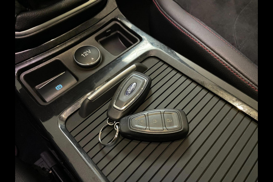 Ford Kuga 1.5 EcoBoost ST Line 150PK AIRCO CLIMA NAVI CRUISE PANO STOELVERW TREKHAAK 2000KG SPOILERS ZWARTE VELGEN NIEUWSTAAT