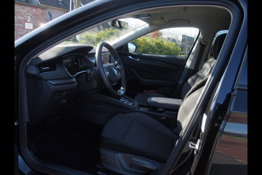 Škoda Octavia Combi 1.0 e-TSI Business Edition | DSG - Automaat | Black Optic | Camera | 18 Inch Zwarte Velgen | NL-Auto |