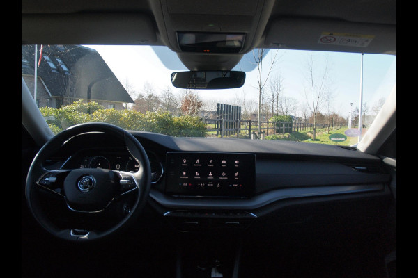 Škoda Octavia Combi 1.0 e-TSI Business Edition | DSG - Automaat | Black Optic | Camera | 18 Inch Zwarte Velgen | NL-Auto |