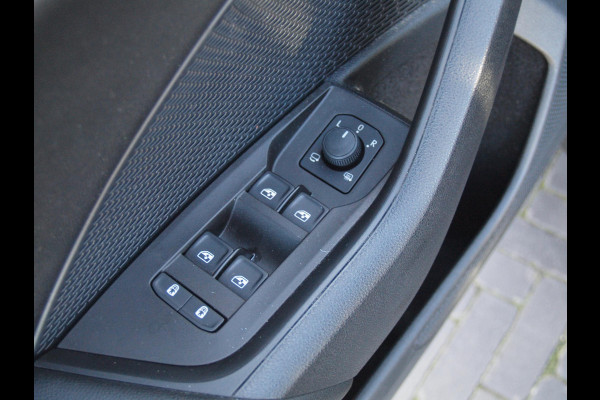 Škoda Octavia Combi 1.0 e-TSI Business Edition | DSG - Automaat | Black Optic | Camera | 18 Inch Zwarte Velgen | NL-Auto |