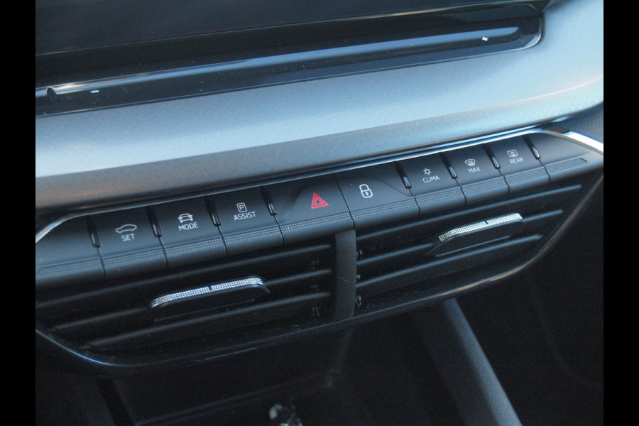 Škoda Octavia Combi 1.0 e-TSI Business Edition | DSG - Automaat | Black Optic | Camera | 18 Inch Zwarte Velgen | NL-Auto |