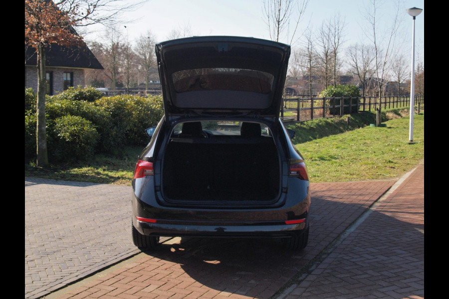 Škoda Octavia Combi 1.0 e-TSI Business Edition | DSG - Automaat | Black Optic | Camera | 18 Inch Zwarte Velgen | NL-Auto |