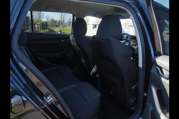 Škoda Octavia Combi 1.0 e-TSI Business Edition | DSG - Automaat | Black Optic | Camera | 18 Inch Zwarte Velgen | NL-Auto |