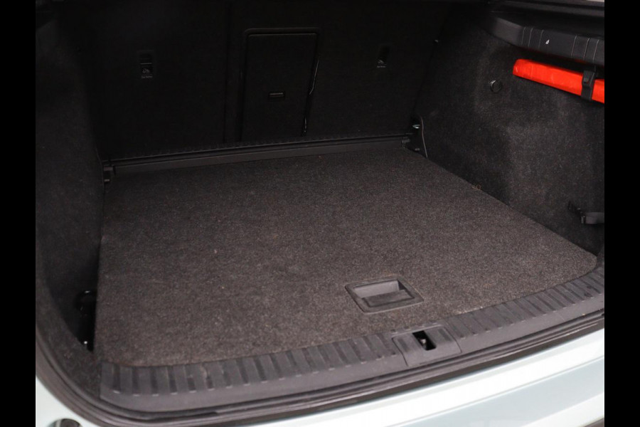 Škoda ENYAQ iV 60 | Warmtepomp | Stoelverwarming | Camera | Keyless | Carplay | Navigatie | Half leder | Full LED | Cruise control | Parkeerhulp | Sfeerverlichting