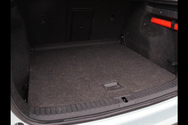 Škoda ENYAQ iV 60 | Warmtepomp | Stoelverwarming | Camera | Keyless | Carplay | Navigatie | Half leder | Full LED | Cruise control | Parkeerhulp | Sfeerverlichting