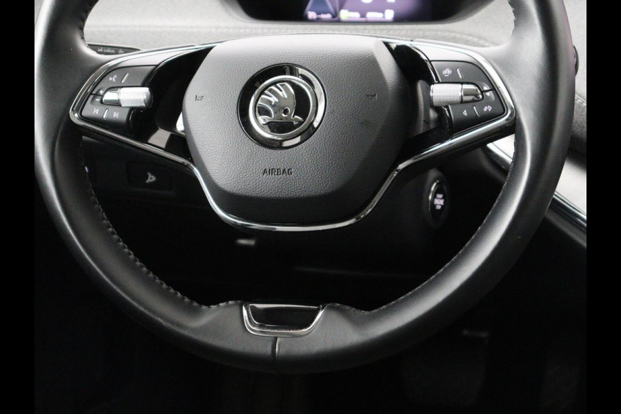 Škoda ENYAQ iV 60 | Warmtepomp | Stoelverwarming | Camera | Keyless | Carplay | Navigatie | Half leder | Full LED | Cruise control | Parkeerhulp | Sfeerverlichting