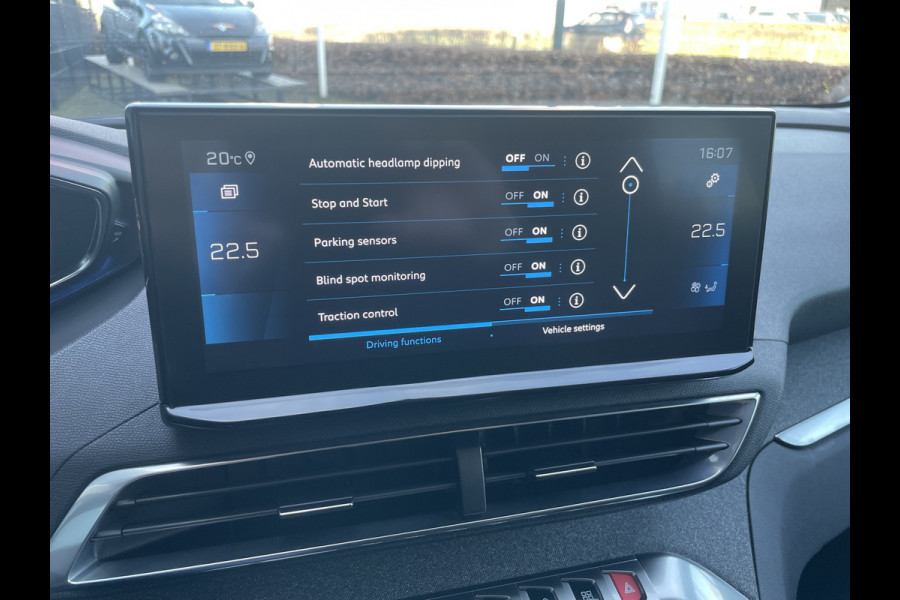 Peugeot 5008 1.2 PureTech Blue Lease Allure 7 Persoons - Airco - Achteruitrijcamera - Navigatiesysteem - Trekhaak - Cruise control - Parkeersensoren voor en achter - Licht metalen velgen 19 inch - Led verlichting - Stuur multifunctioneel - Mistlampen voor - Radio - Regensensor - Rijstrooksensor - Stuur leder