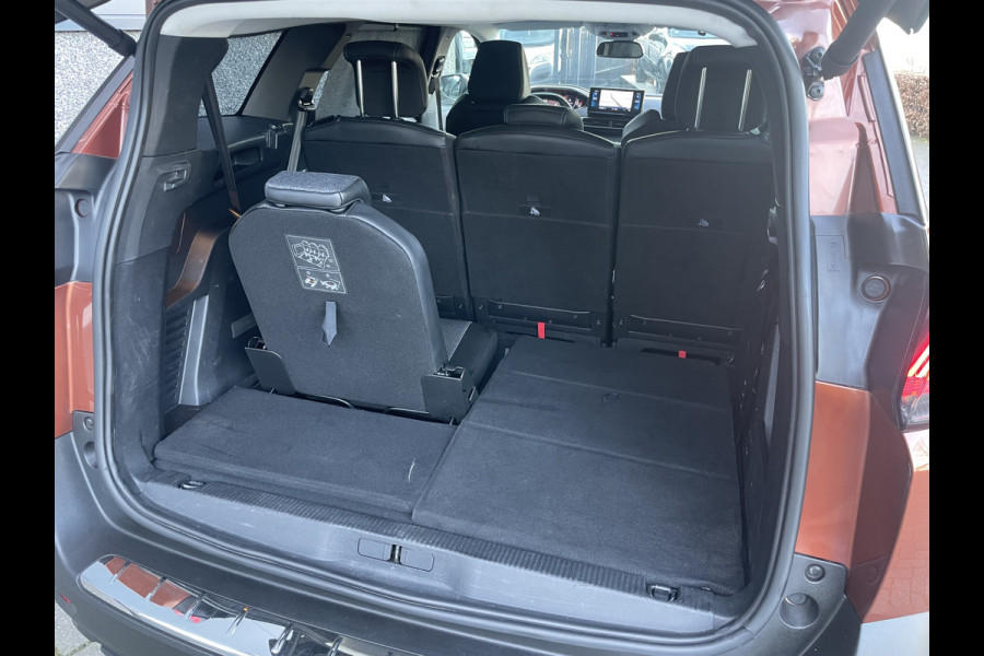 Peugeot 5008 1.2 PureTech Blue Lease Allure 7 Persoons - Airco - Achteruitrijcamera - Navigatiesysteem - Trekhaak - Cruise control - Parkeersensoren voor en achter - Licht metalen velgen 19 inch - Led verlichting - Stuur multifunctioneel - Mistlampen voor - Radio - Regensensor - Rijstrooksensor - Stuur leder