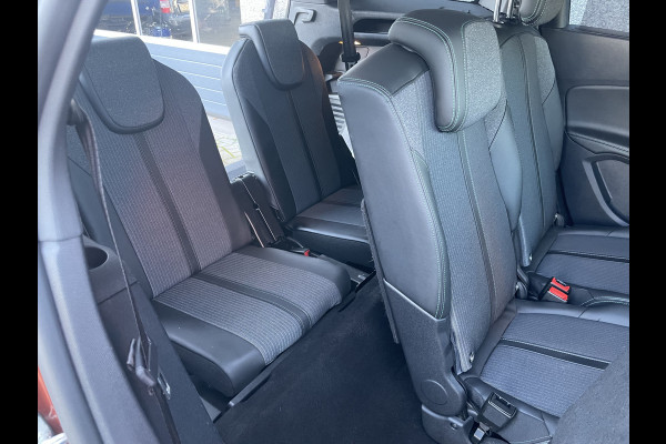 Peugeot 5008 1.2 PureTech Blue Lease Allure 7 Persoons - Airco - Achteruitrijcamera - Navigatiesysteem - Trekhaak - Cruise control - Parkeersensoren voor en achter - Licht metalen velgen 19 inch - Led verlichting - Stuur multifunctioneel - Mistlampen voor - Radio - Regensensor - Rijstrooksensor - Stuur leder