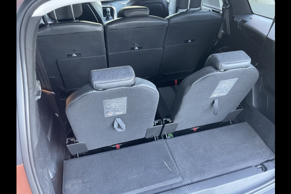 Peugeot 5008 1.2 PureTech Blue Lease Allure 7 Persoons - Airco - Achteruitrijcamera - Navigatiesysteem - Trekhaak - Cruise control - Parkeersensoren voor en achter - Licht metalen velgen 19 inch - Led verlichting - Stuur multifunctioneel - Mistlampen voor - Radio - Regensensor - Rijstrooksensor - Stuur leder