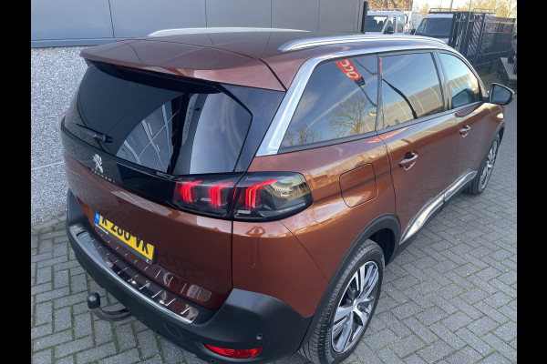 Peugeot 5008 1.2 PureTech Blue Lease Allure 7 Persoons - Airco - Achteruitrijcamera - Navigatiesysteem - Trekhaak - Cruise control - Parkeersensoren voor en achter - Licht metalen velgen 19 inch - Led verlichting - Stuur multifunctioneel - Mistlampen voor - Radio - Regensensor - Rijstrooksensor - Stuur leder
