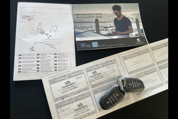 Peugeot 5008 1.2 PureTech Blue Lease Allure 7 Persoons - Airco - Achteruitrijcamera - Navigatiesysteem - Trekhaak - Cruise control - Parkeersensoren voor en achter - Licht metalen velgen 19 inch - Led verlichting - Stuur multifunctioneel - Mistlampen voor - Radio - Regensensor - Rijstrooksensor - Stuur leder