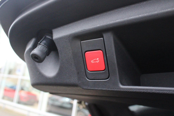 Peugeot 308 SW 1.2 130PK AUTOMAAT GT PACK BUSINESS | ELEKTRISCHE STOEL MET GEHEUGEN FUNCTIE | STOEL/STUUR VERWARMING | ELEKTRISCHE ACHTERKLEP | 360° CAMERA | KEYLESS ENTRY/START | ADAPTIVE CRUISE CONTROL | 19" LICHTMETALEN VELGEN | DRAADLOZE TELEFOONLADER | DRAADLOZE APPLE CARPLAY/ANDROID AUTO | NAVIGATIE | ALCANTARA BEKLEDING | DAB+ RADIO | DODEHOEK DETECTIE | VERWARMBARE VOORRUIT |