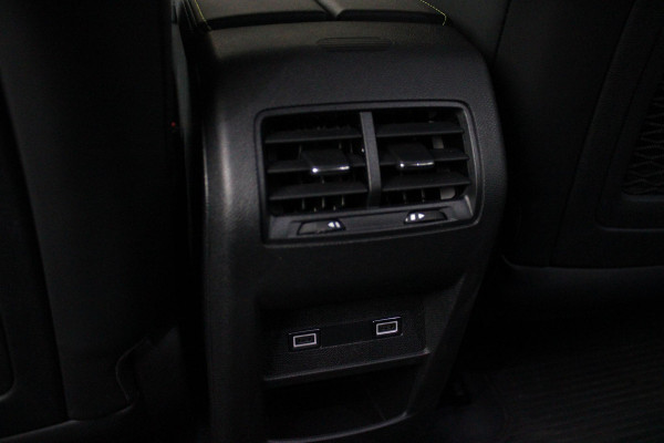 Peugeot 308 SW 1.2 130PK AUTOMAAT GT PACK BUSINESS | ELEKTRISCHE STOEL MET GEHEUGEN FUNCTIE | STOEL/STUUR VERWARMING | ELEKTRISCHE ACHTERKLEP | 360° CAMERA | KEYLESS ENTRY/START | ADAPTIVE CRUISE CONTROL | 19" LICHTMETALEN VELGEN | DRAADLOZE TELEFOONLADER | DRAADLOZE APPLE CARPLAY/ANDROID AUTO | NAVIGATIE | ALCANTARA BEKLEDING | DAB+ RADIO | DODEHOEK DETECTIE | VERWARMBARE VOORRUIT |